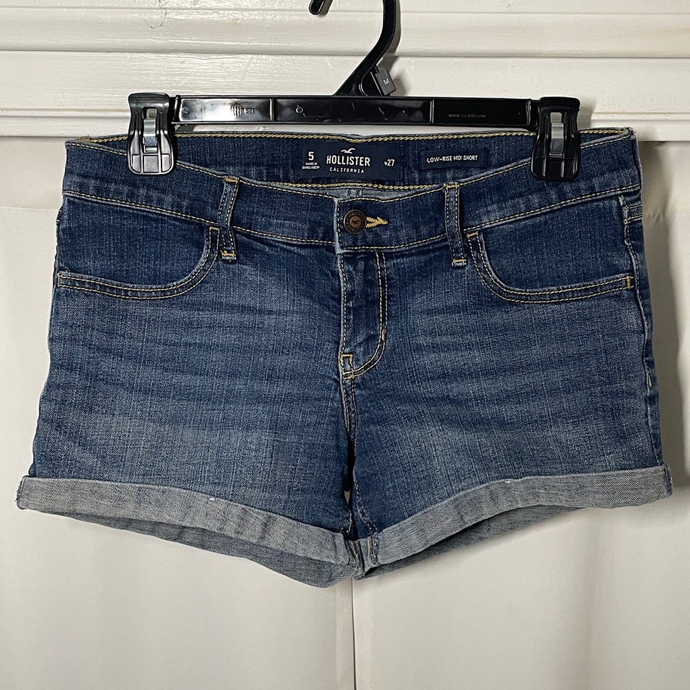 Hollister Low-Rise Midi Shorts